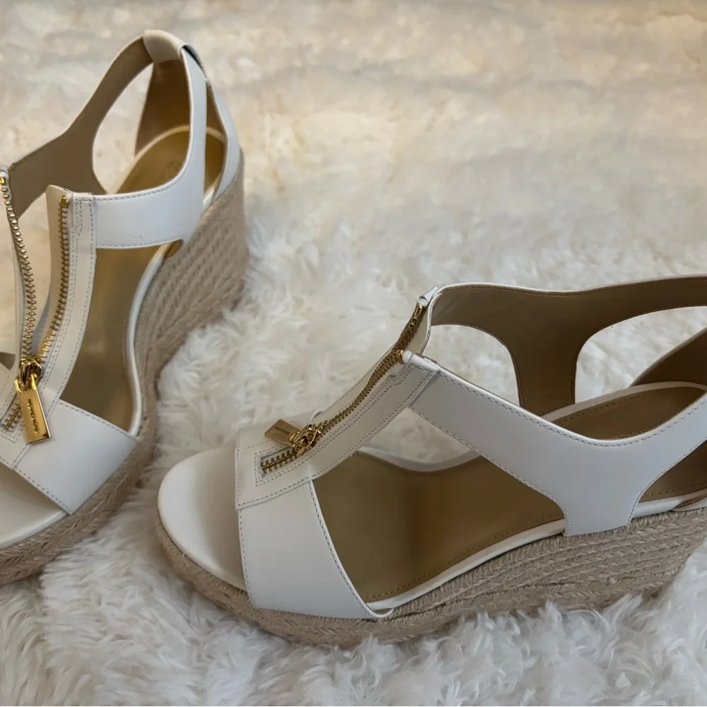 Michael Kors Cream Wedge Sandals with Gold Zipper - Picture 2 of 6